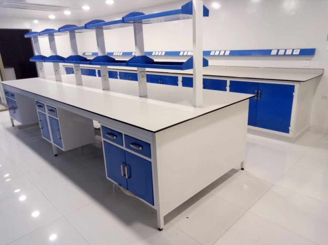 Central laboratory workstations with reagent shelving