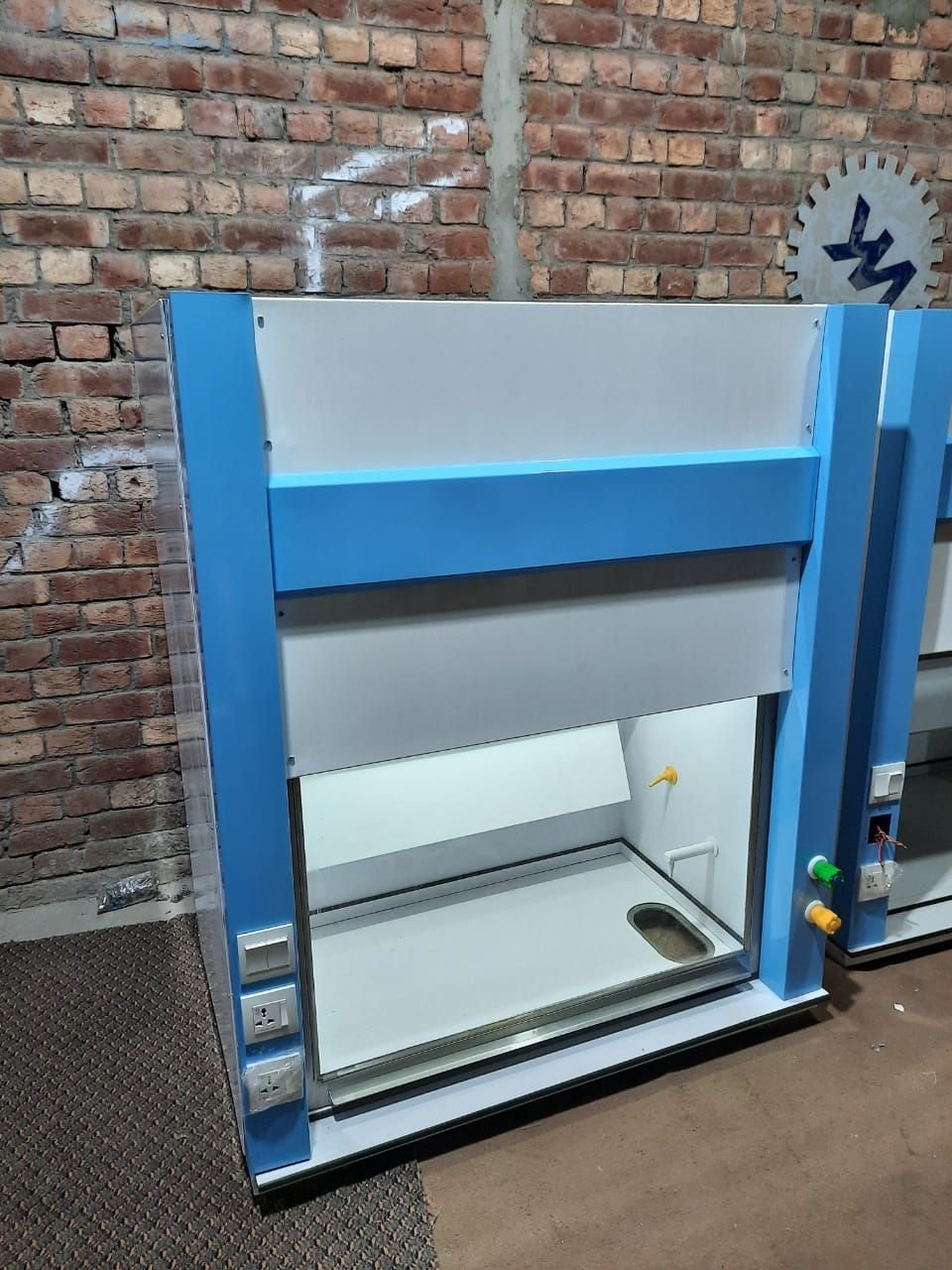 Laboratory fume hood built by Rakers