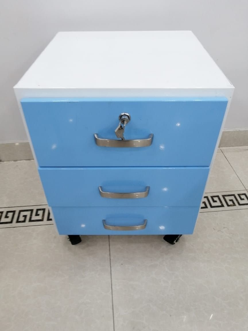 Mobile under-bench drawer unit